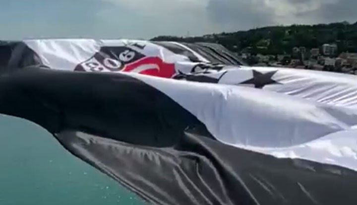 Beşiktaş bayrağı, boğaz köprüsünde!