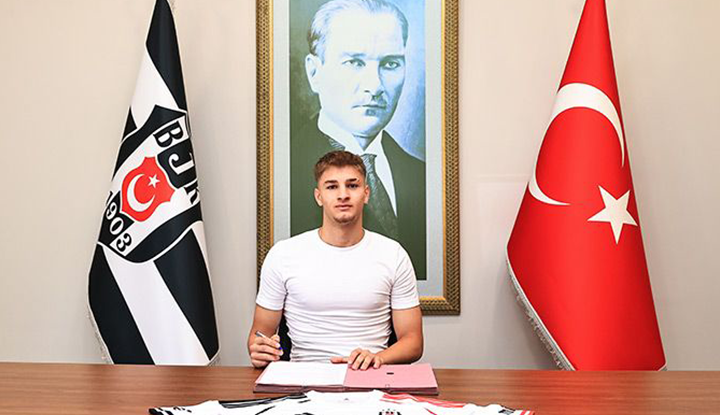 Beşiktaş, genç futbolcu ile profesyonel sözleşme imzaladı!