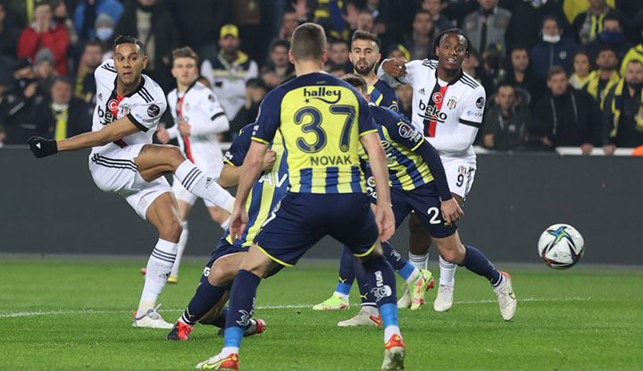Beşiktaş, Kadıköy'den 1 puanla dönüyor