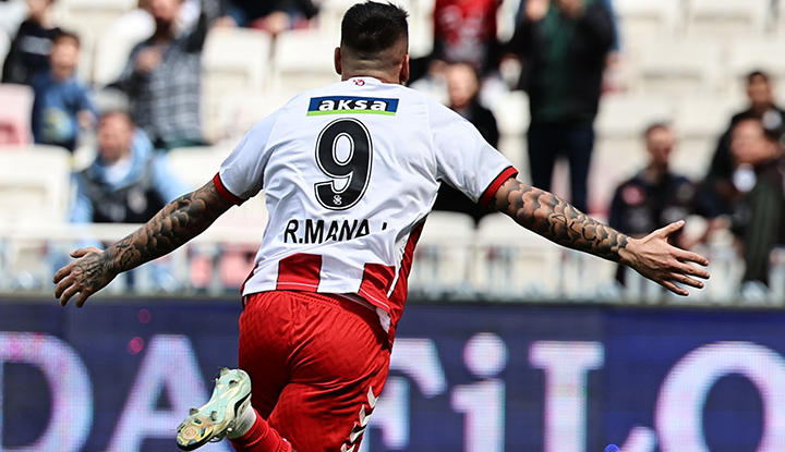 Beşiktaş Rey Manaj için girişimlere devam ediyor!