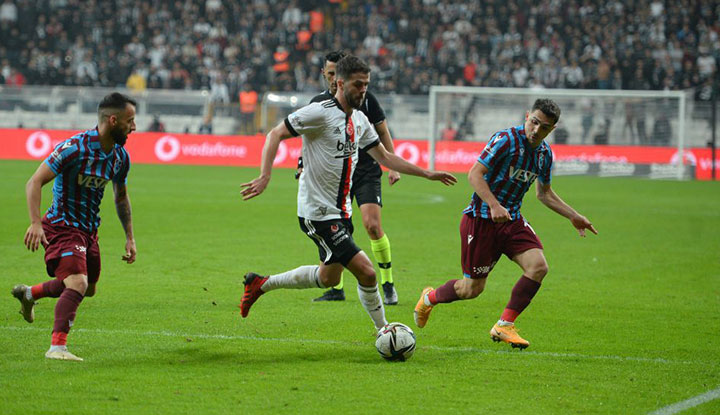 Beşiktaş, Trabzonspor'a uzatma dakikalarında kaybetti