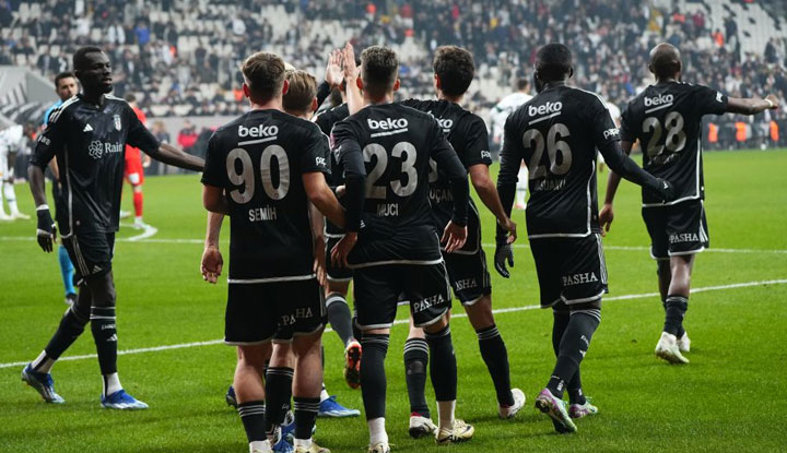 Beşiktaş transfer çalışmalarında hız kesmiyor! 10 oyuncu gönderiliyor, 4 yıldız oyuncu listede!