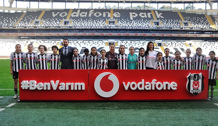 Beşiktaş, Vodafone arasında kadın futbol takımını kapsayan sponsorluk anlaşması yenilendi!