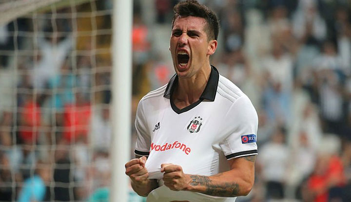 Beşiktaş, yeni kaleci için Enzo Roco'yu teklif edecek!