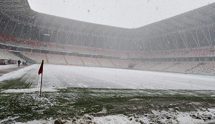 Beşiktaş'ın saat tepkisine cevap gelmedi! Sivas maçı eksi 8 derecede oynanacak
