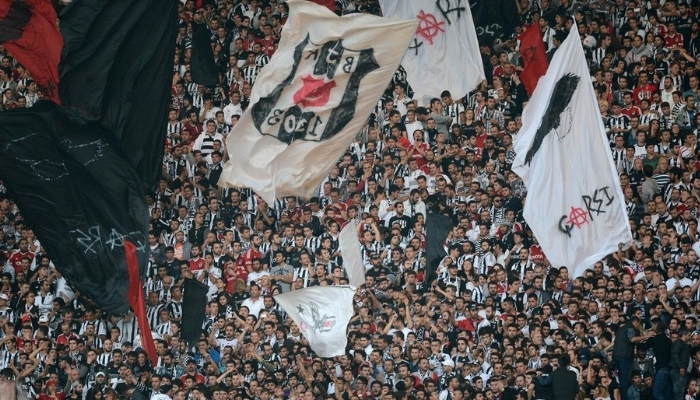 Beşiktaşlı taraftarlardan yabancı hakem konusunda kulübe destek!