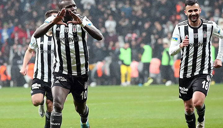 Beşiktaş'ta 3 isimden ıslıklara tepki!