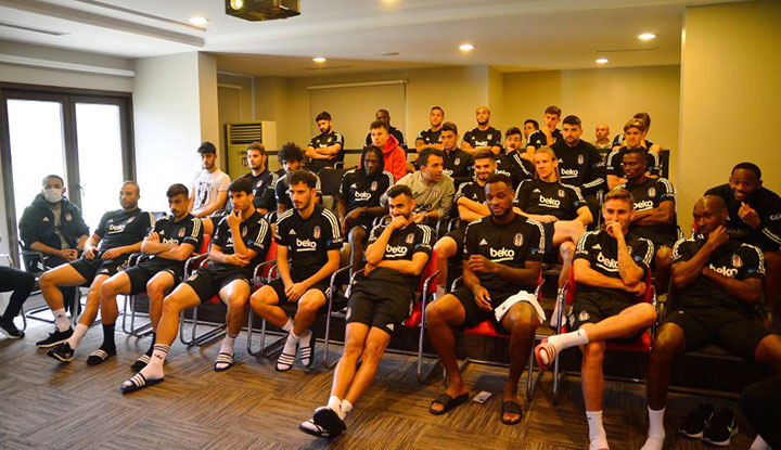 Beşiktaş'ta futbolculara sosyal medya semineri verildi
