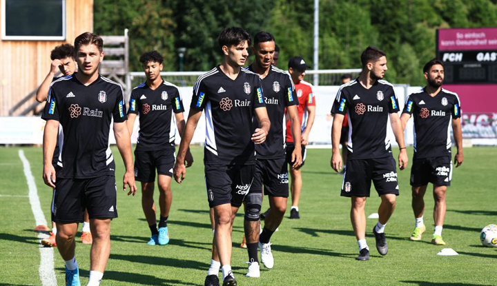 Beşiktaş’ta gençler hocanın kararını bekliyor!