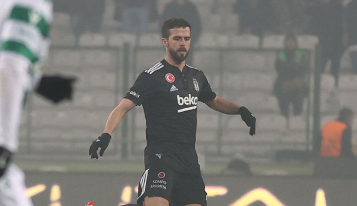 Beşiktaş'ta Pjanic sakatlandı