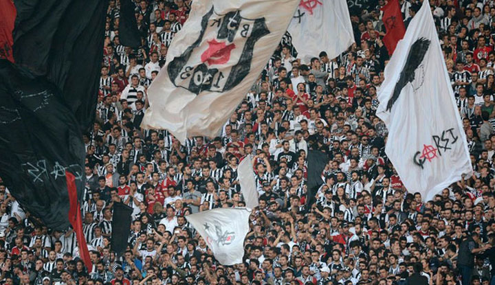Çarşı grubundan, Beşiktaş Divanına gönderme! “Mutlu musunuz?”