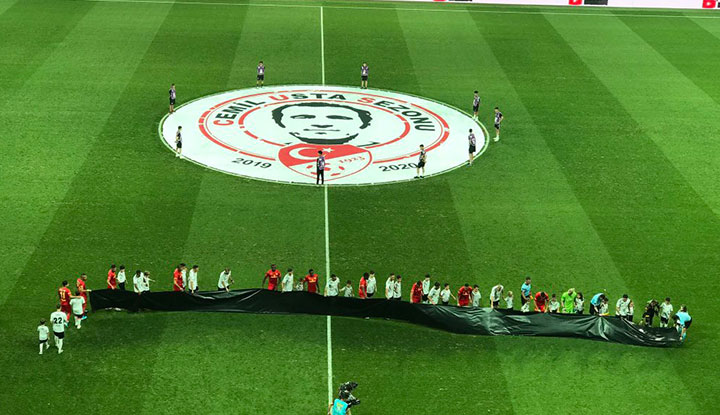 Vodafone Park'ta Emine Bulut için saygı duruşu! "Kadına uzanan eller kırılsın"
