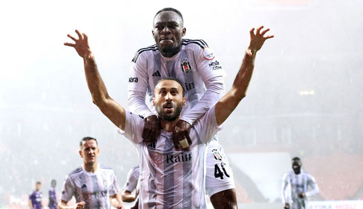 Cenk Tosun'dan açıklamalar! "Beşiktaş gibi oynamalıyız"