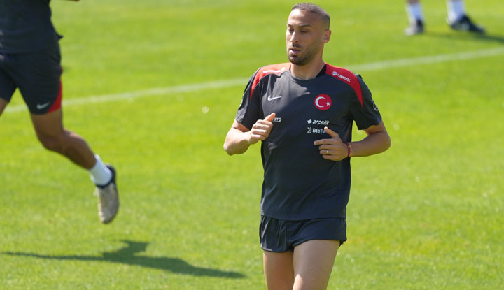 Cenk Tosun'dan açıklamalar! "Oynamak istiyorum"