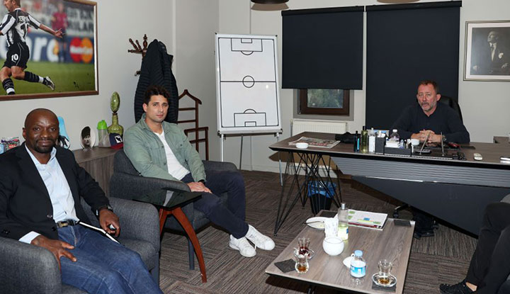 Chelsea teknik mentoru Claude Makelele'den Sergen Yalçın'a ziyaret