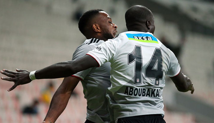 Cyle Larin'den otel odasına veda