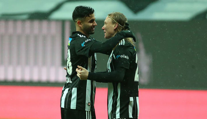 Derbi öncesinde Beşiktaş'ta Vida ve Ghezzal arasında yaşanan ilginç diyalog! Gerçek oldu!