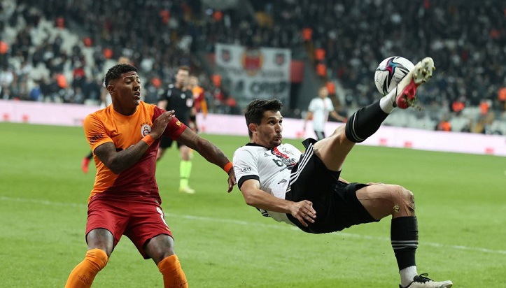 "Fırat Aydınus ve VAR'da Mete Kalkavan, Aanholt'un bacak içine yaptığı müdahalede penaltıyı verse..."