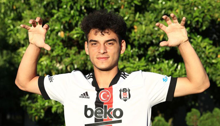Beşiktaş, Aytuğ Batur Kömeç ile profesyonel sözleşme imzaladı!