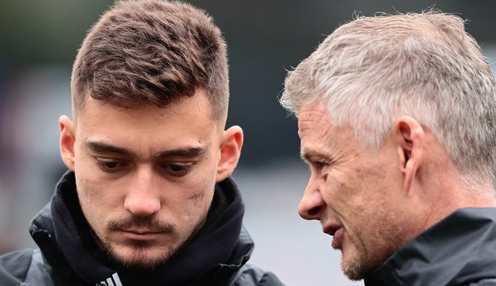 Ole Gunnar Solskjaer'den Ernest Muçi'ye özel ilgi