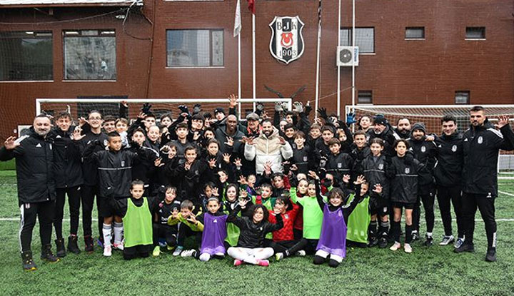 Quaresma ve Atiba'dan Beşiktaş Futbol Akademisine ziyaret!