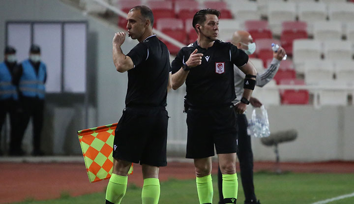 Sivasspor-Beşiktaş maçında Fırat Aydınus'un sözleri yayına yansıdı
