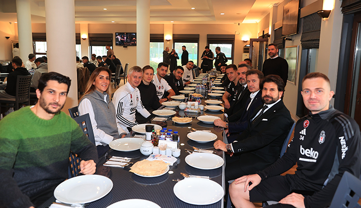 Yönetim Kurulu Üyeleri, futbolcularla yemekte bir araya geldi